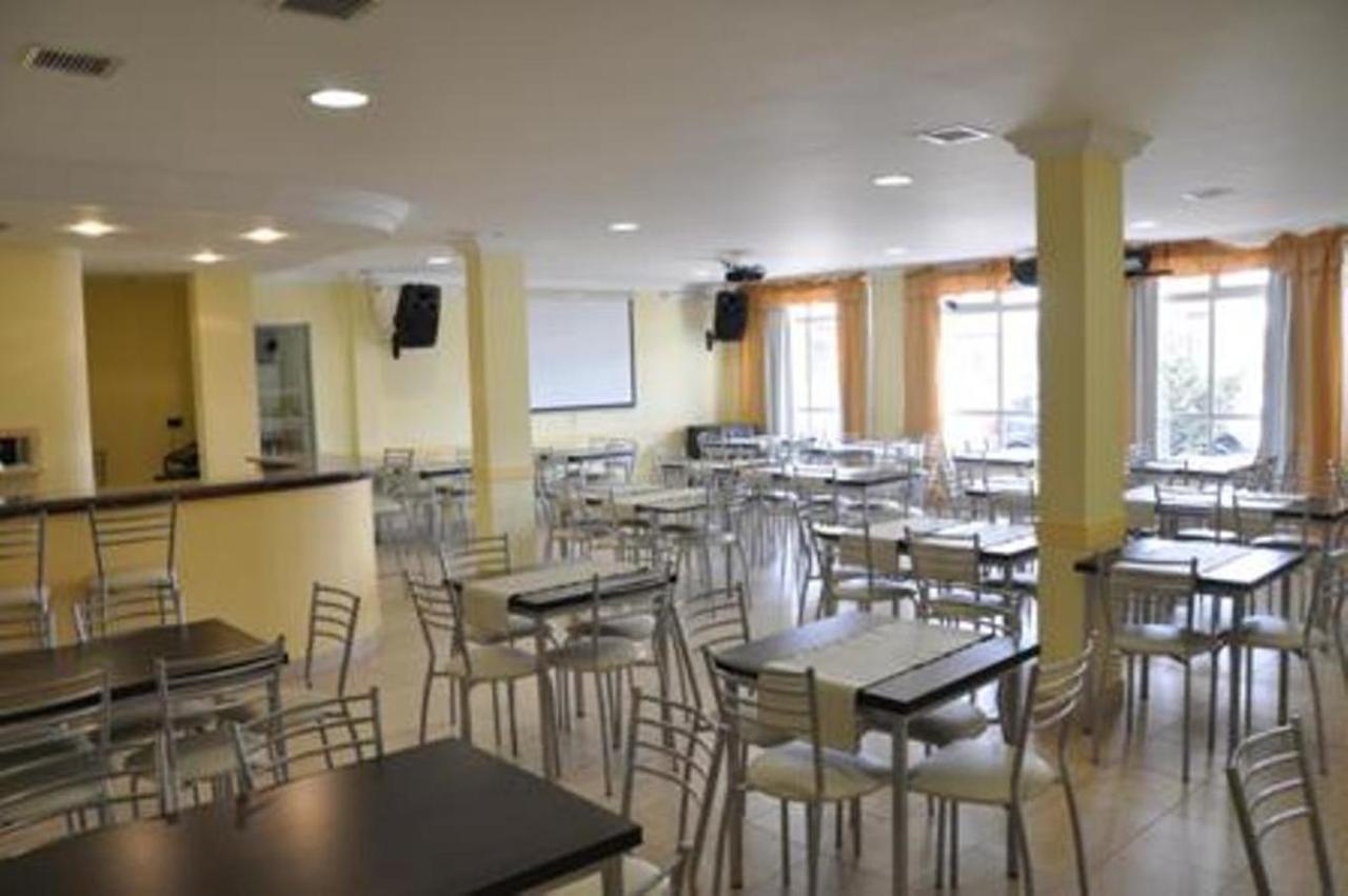 Hotel Tandil Puerto Madryn Kültér fotó